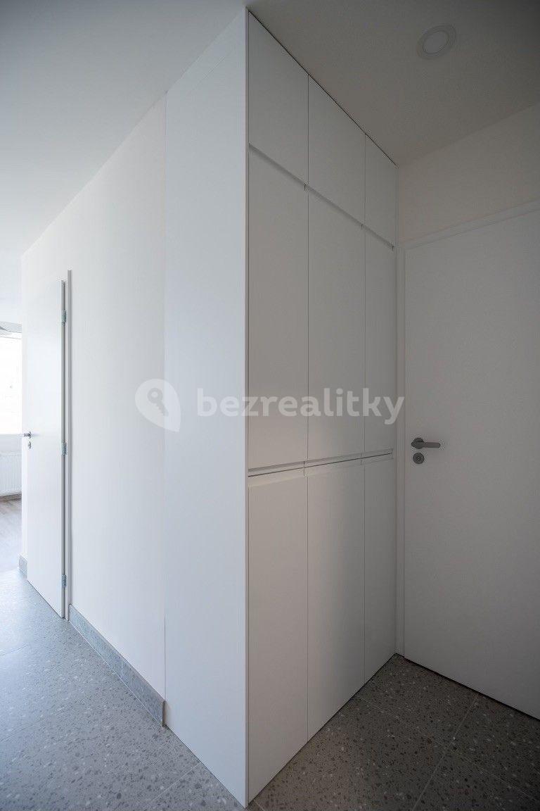 Prenájom bytu 1-izbový 38 m², Murgašova, Praha, Praha