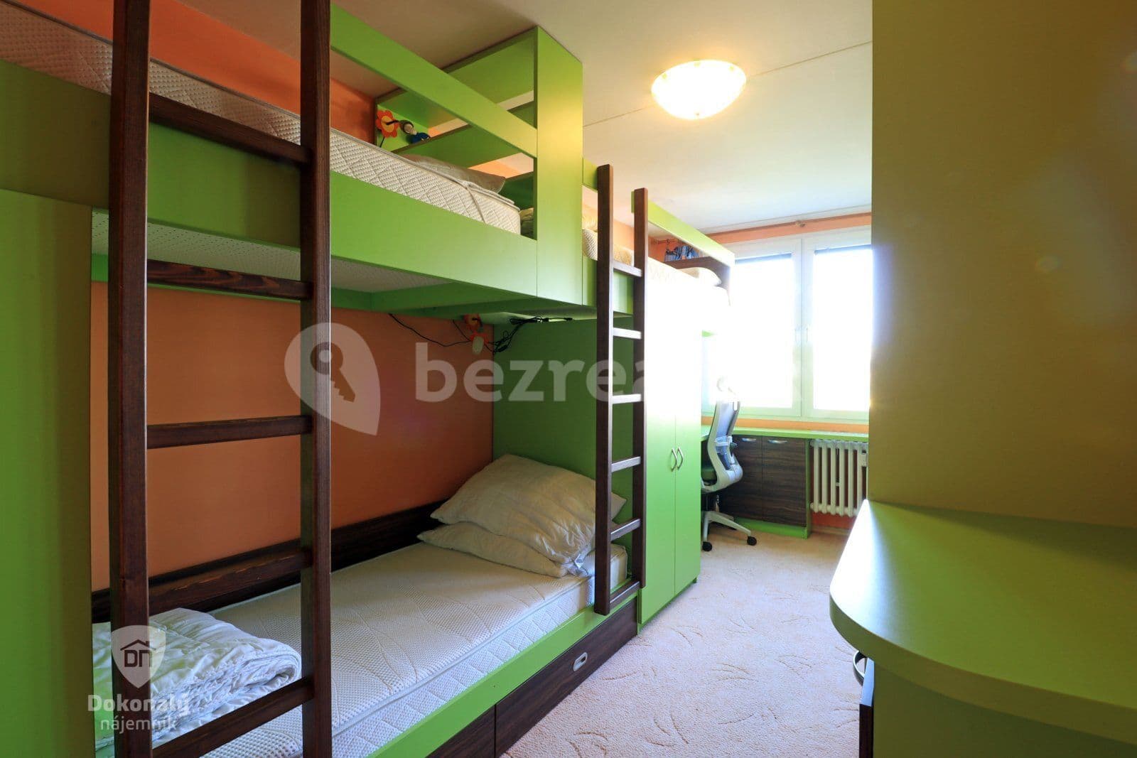 Prenájom bytu 3-izbový 73 m², Nevanova, Praha, Praha