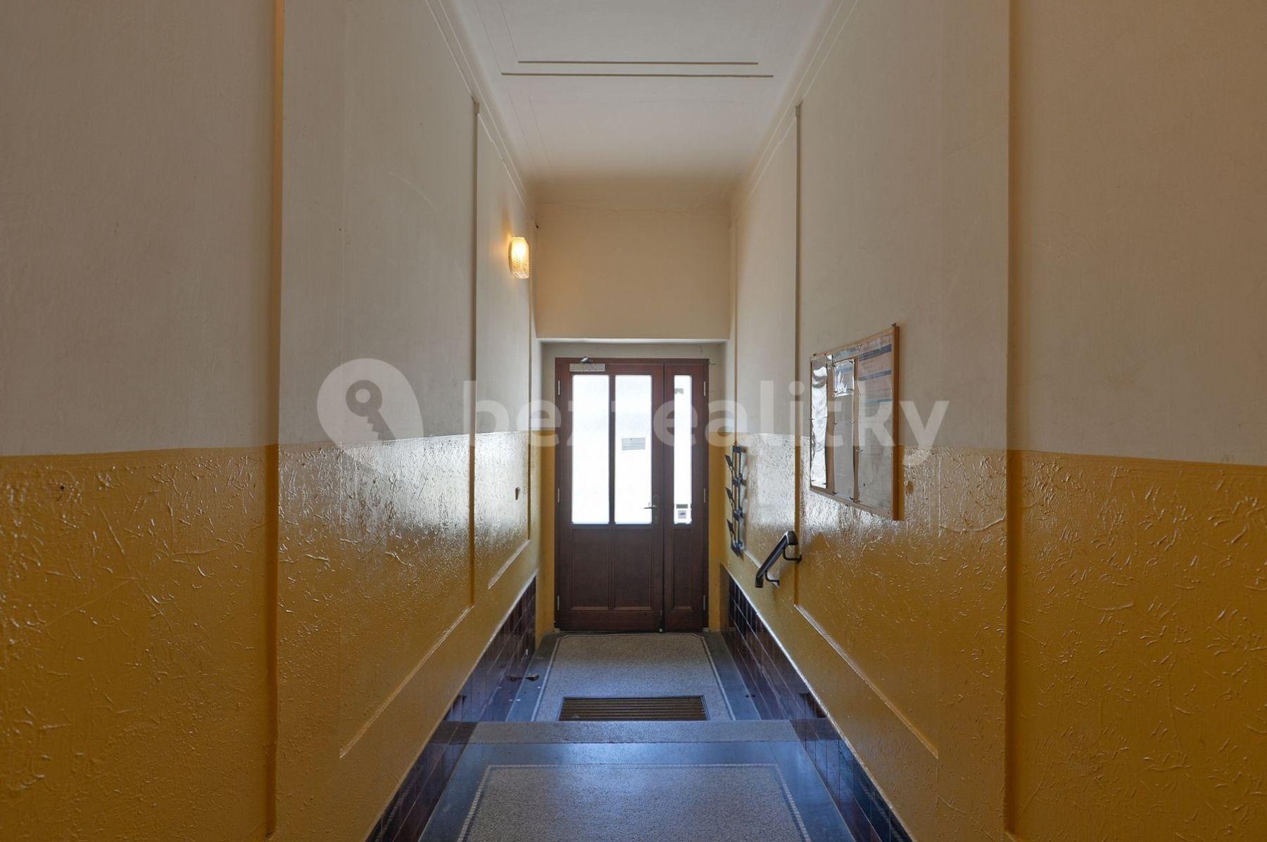 Prenájom bytu 4-izbový 150 m², Evropská, Praha, Praha