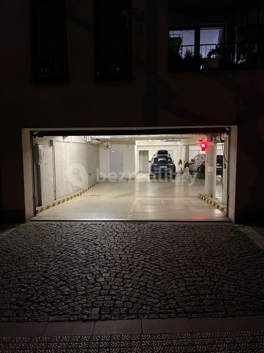 Prenájom garáže 17 m², Kališnická, Praha, Praha