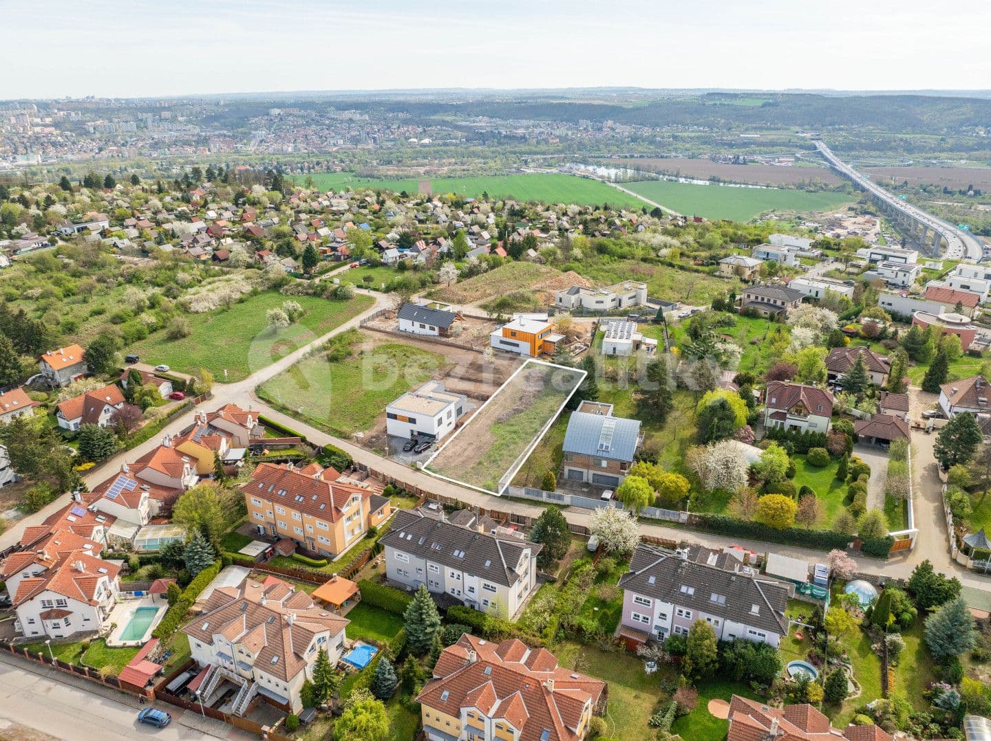 Predaj pozemku 1.000 m², Praha, Praha