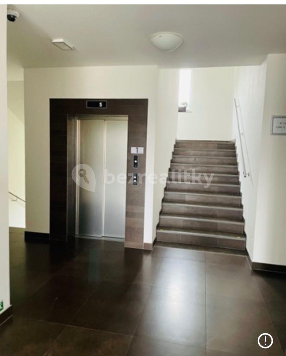 Prenájom bytu 3-izbový 65 m², Chebská, Karlovy Vary, Karlovarský kraj