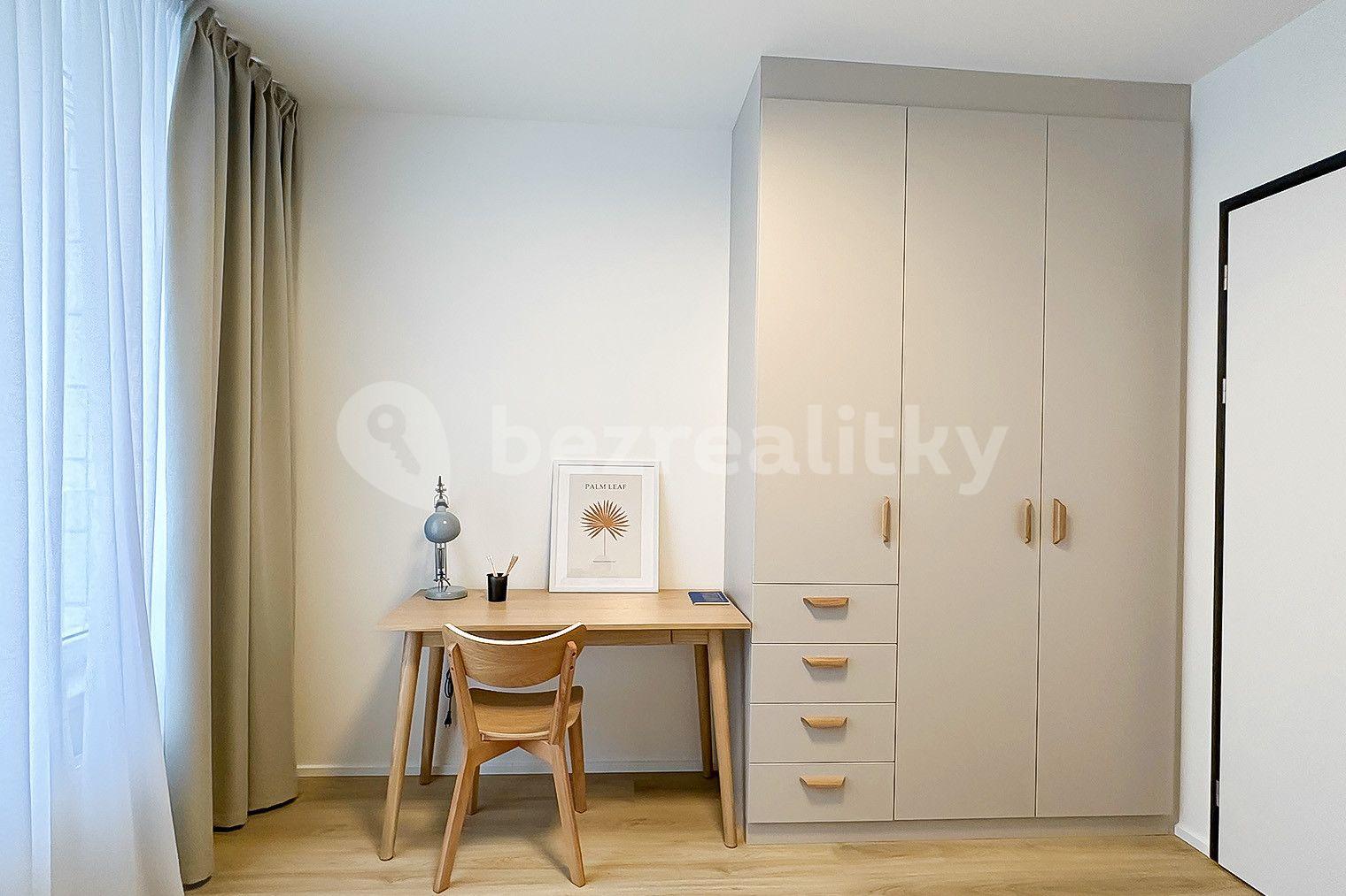 Prenájom bytu 3-izbový 90 m², U Pergamenky, Praha, Praha