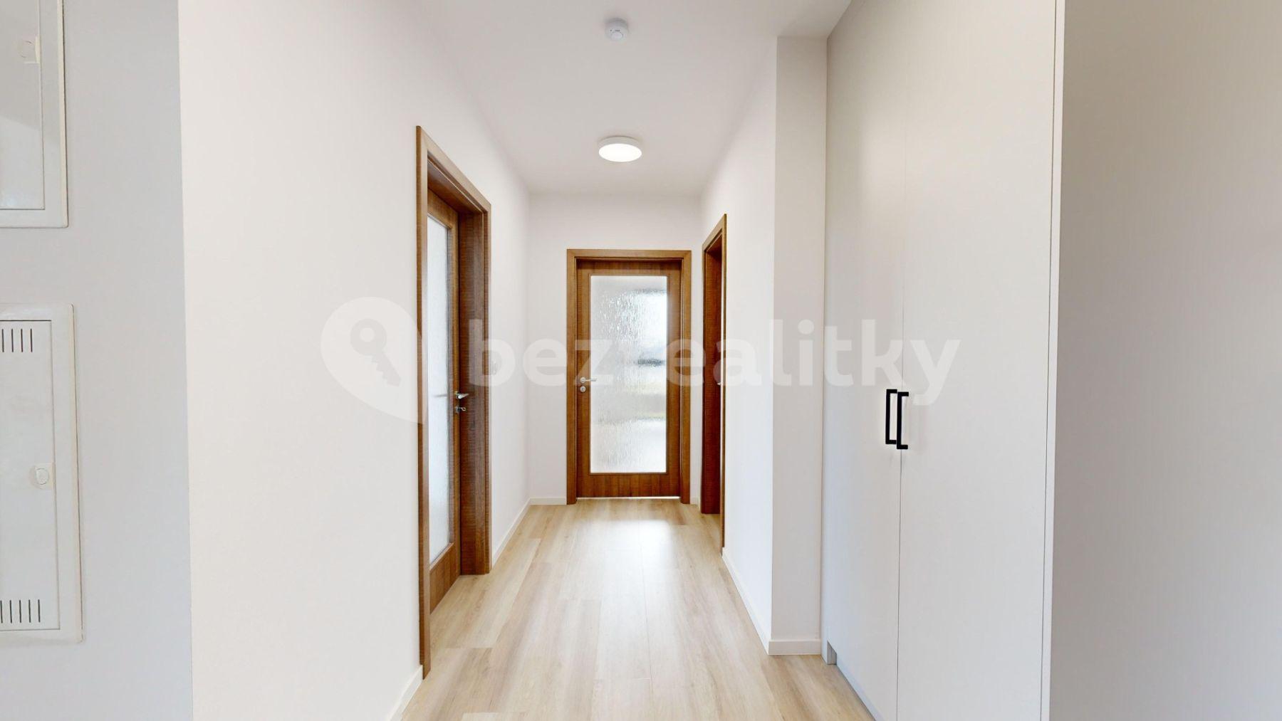 Prenájom bytu 4-izbový 80 m², Zásmucká, Kolín, Středočeský kraj