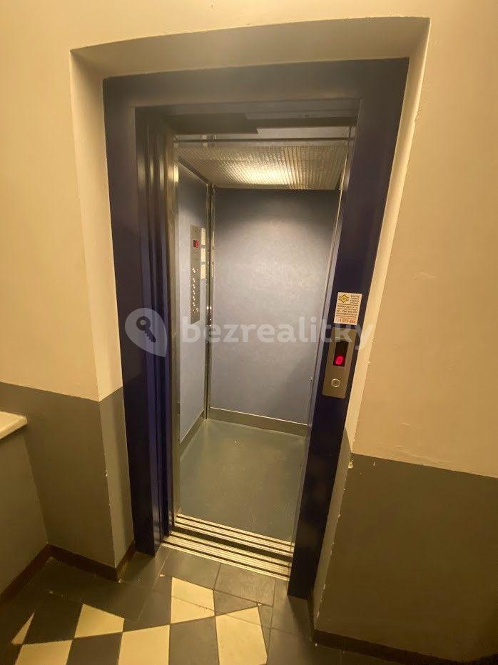 Prenájom bytu 1-izbový 27 m², Šaldova, Praha, Praha