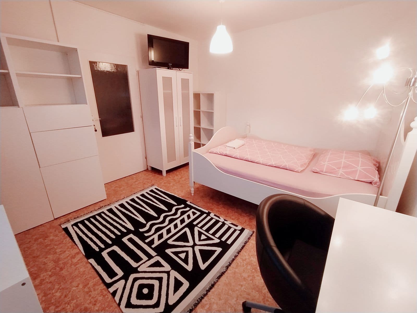 Prenájom bytu  80 m², Voskovcova, Praha, Praha