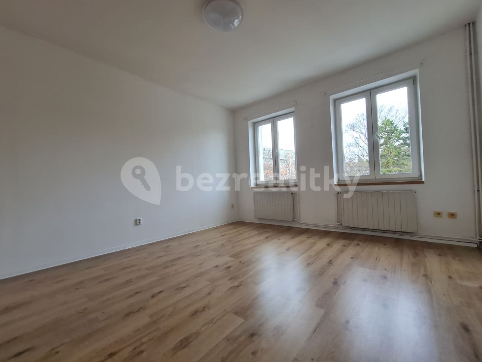 Prenájom bytu 2-izbový 65 m², Ostrožná, Opava, Moravskoslezský kraj