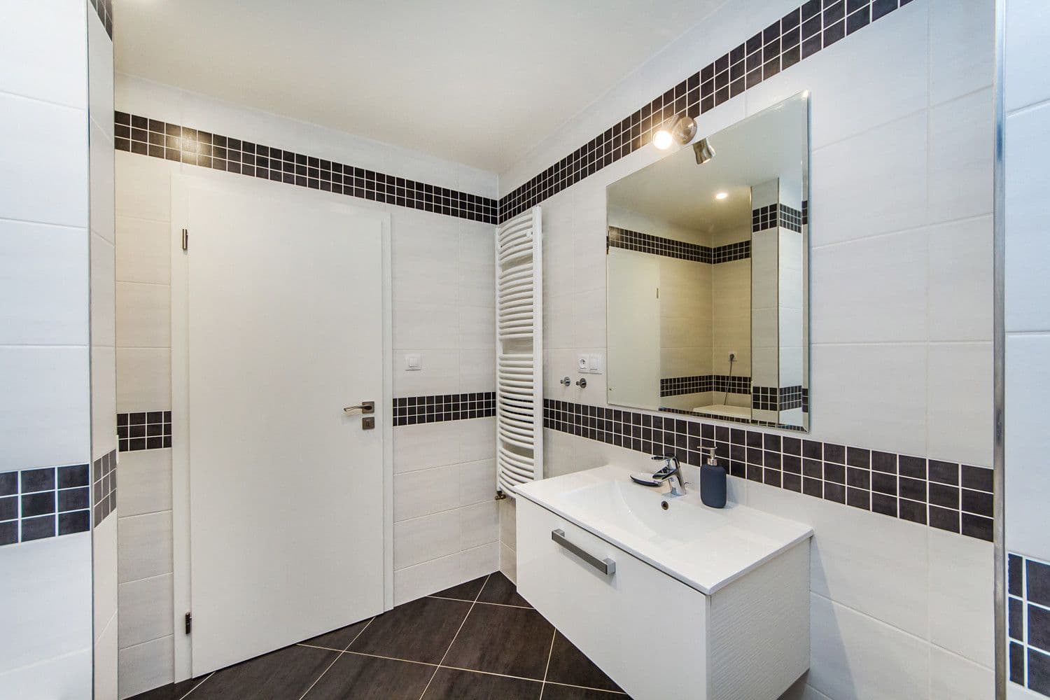 Prenájom bytu  65 m², Švehlova, Praha, Praha