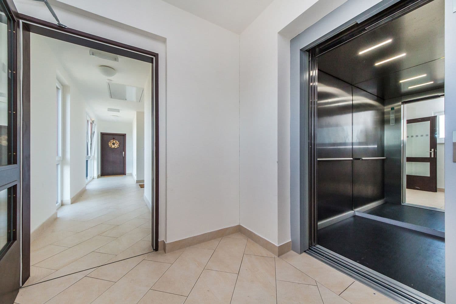 Prenájom bytu  65 m², Švehlova, Praha, Praha