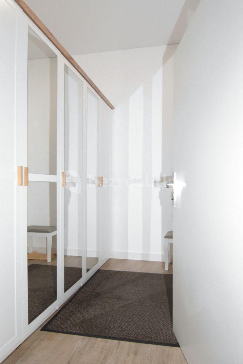 Prenájom bytu 1-izbový 30 m², Vřídelní, Karlovy Vary, Karlovarský kraj
