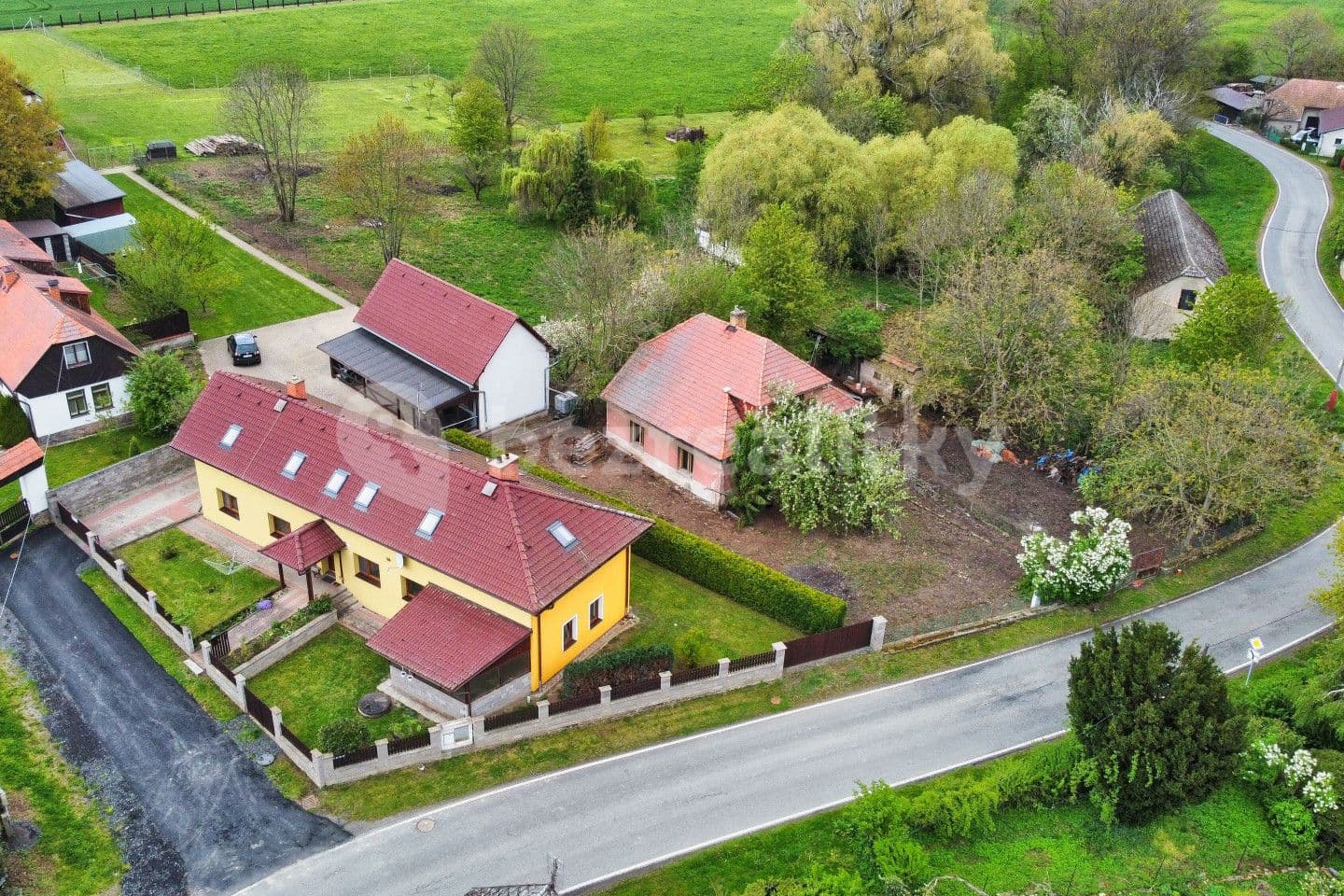 Predaj domu 193 m², pozemek 28.144 m², Hraběšín, Středočeský kraj
