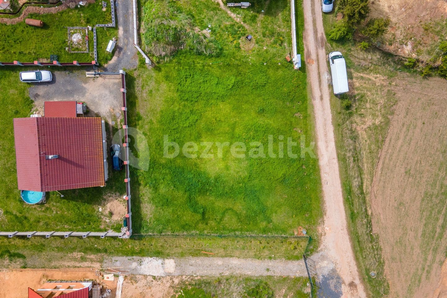 Predaj pozemku 895 m², Milostín, Středočeský kraj