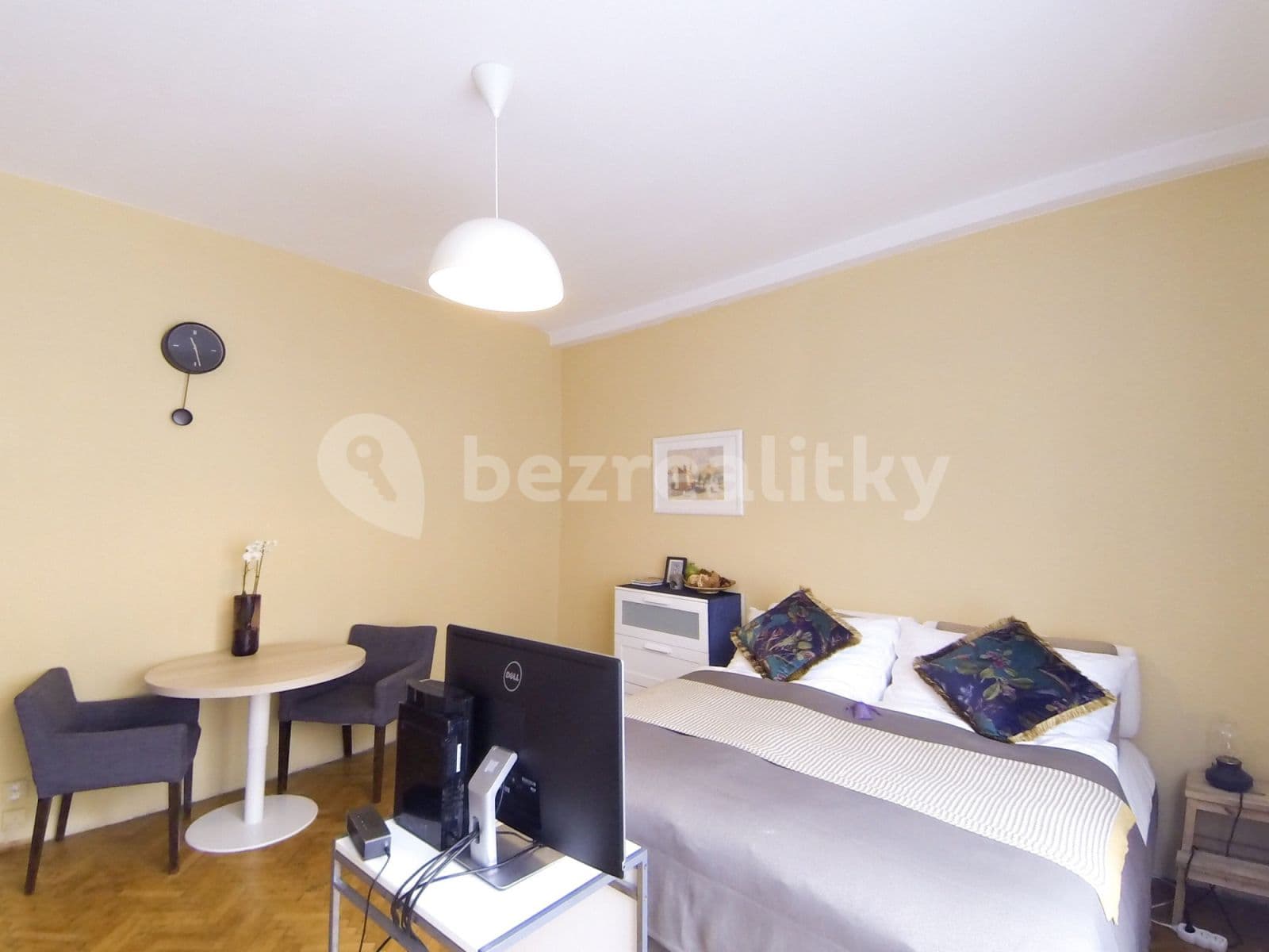 Prenájom bytu 1-izbový 35 m², Konviktská, Praha, Praha