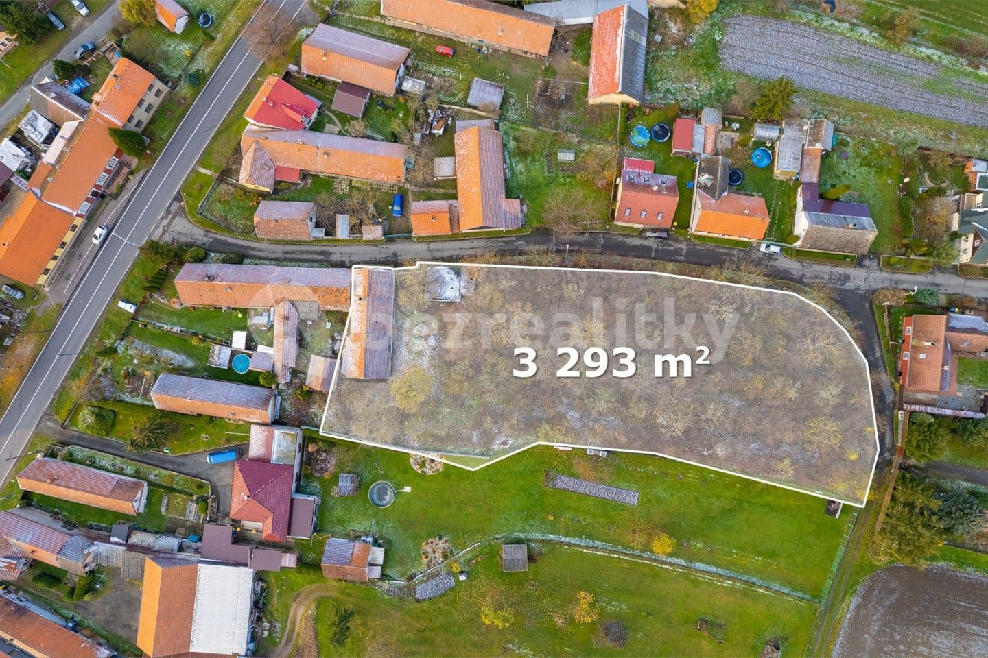 Predaj pozemku 3.293 m², Činěves, Středočeský kraj