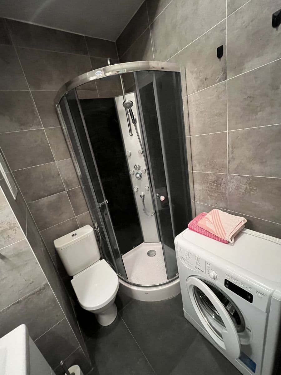 Prenájom bytu  33 m², Sokolovská, Praha, Praha