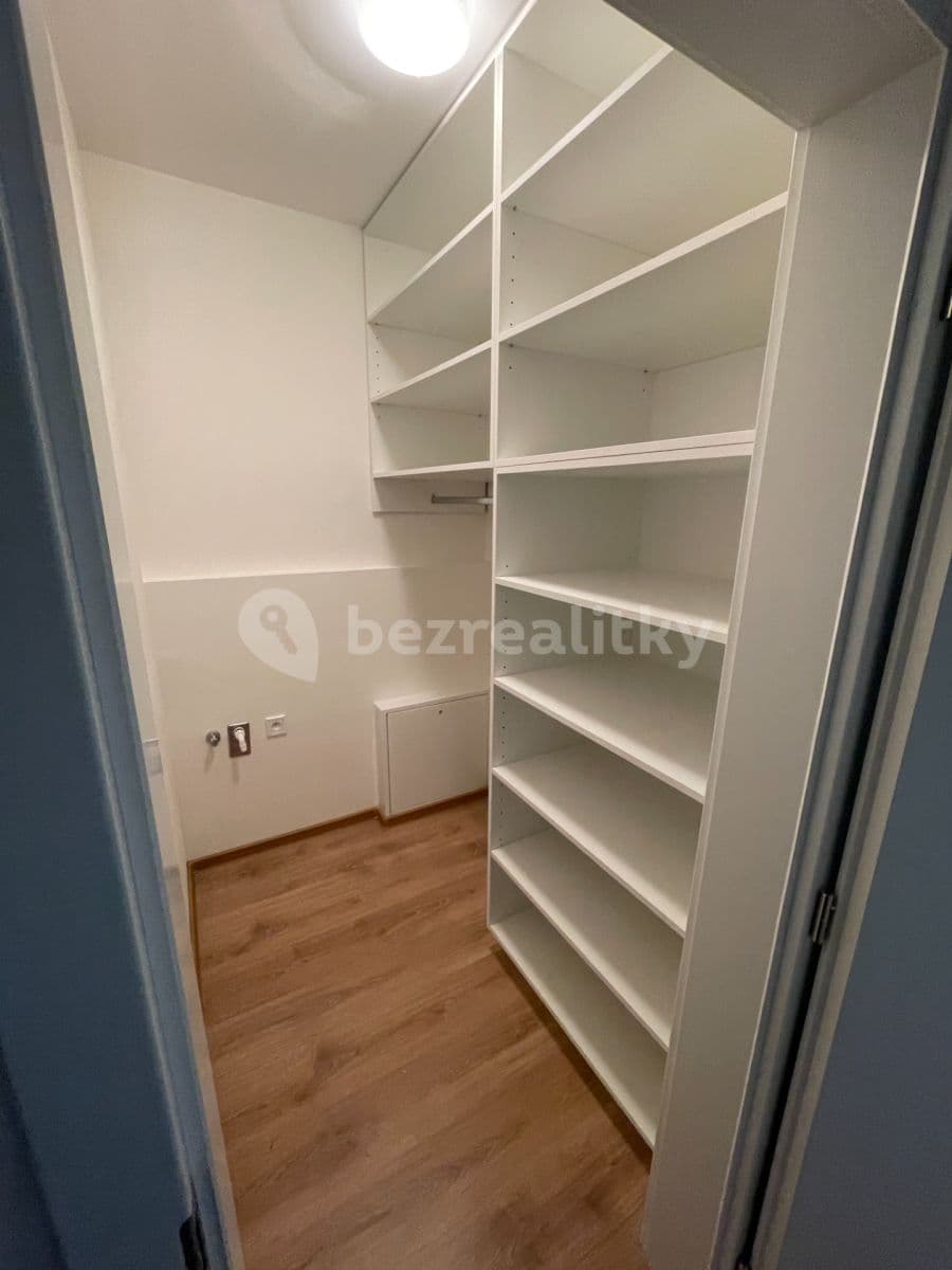 Prenájom bytu 1-izbový 33 m², Frištenského, Olomouc, Olomoucký kraj
