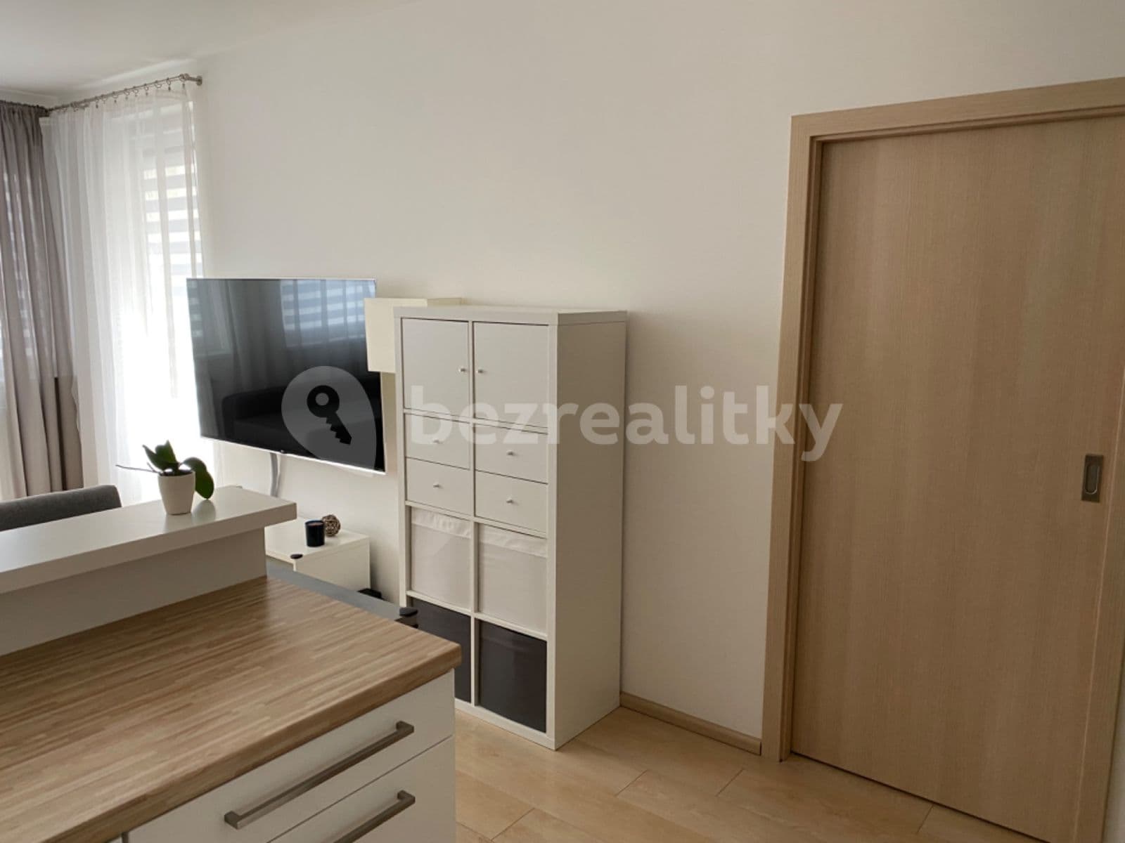 Prenájom bytu 2-izbový 52 m², Zakšínská, Praha, Praha