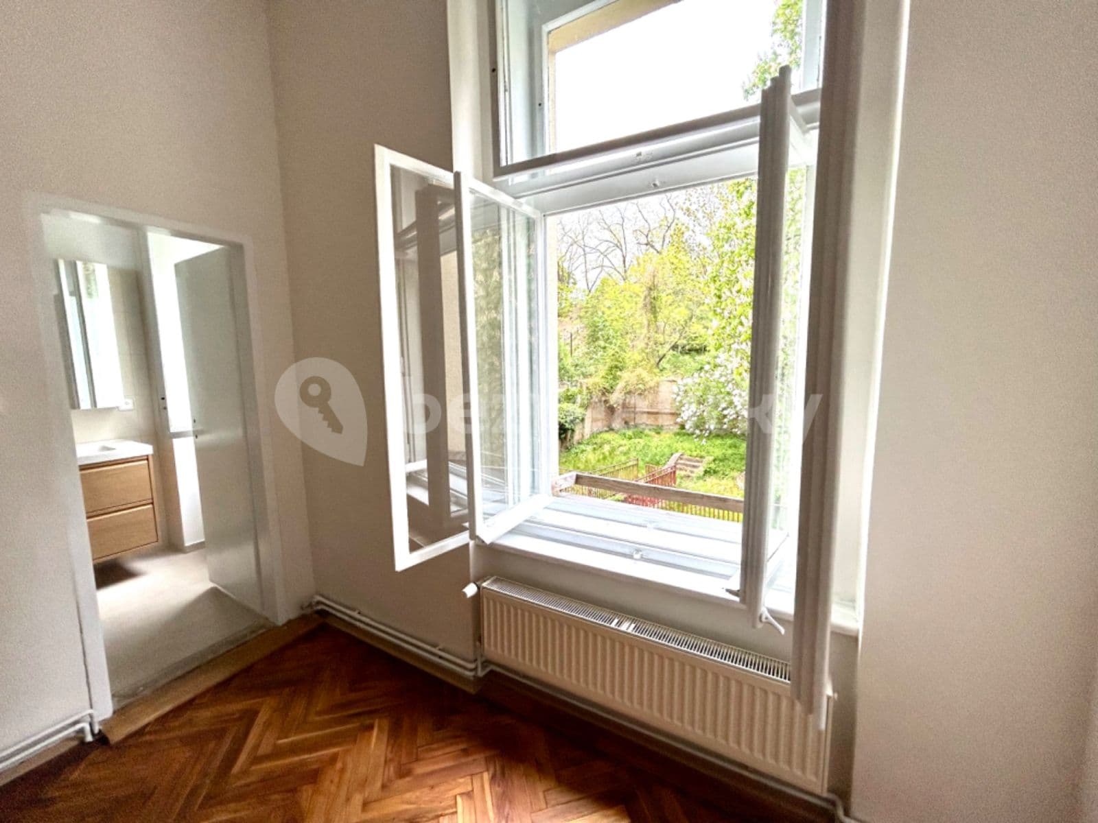 Prenájom bytu 2-izbový 45 m², Husitská, Praha, Praha