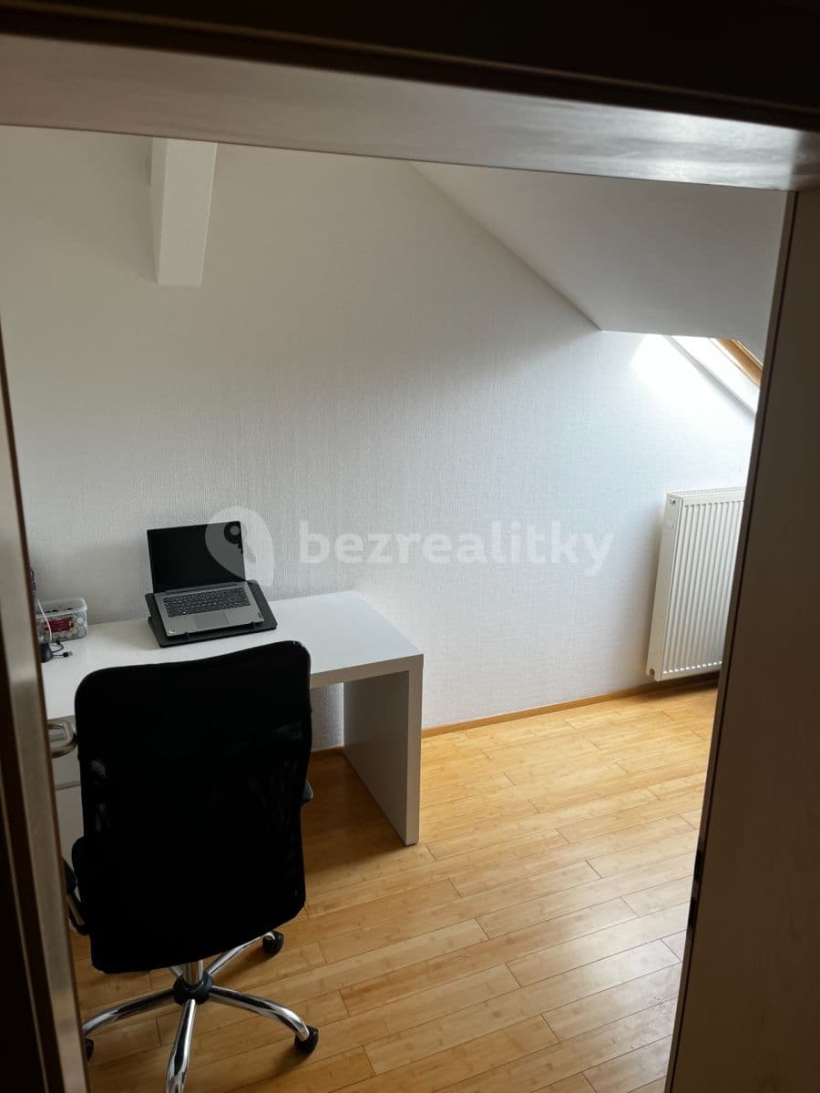Prenájom bytu 3-izbový 95 m², Neklanova, Praha, Praha