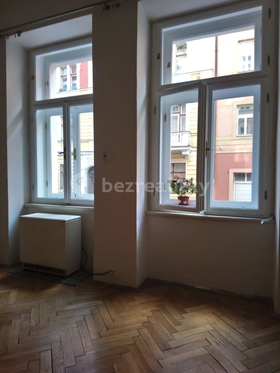 Prenájom bytu 1-izbový 40 m², Varšavská, Praha, Praha