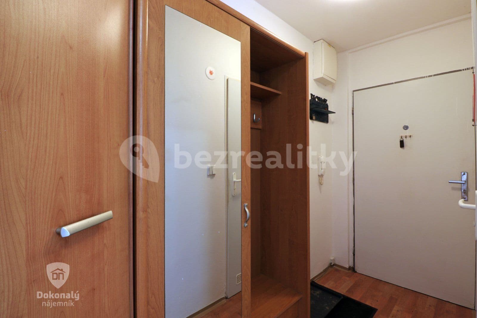 Prenájom bytu 1-izbový 28 m², Spojovací, Milovice, Středočeský kraj