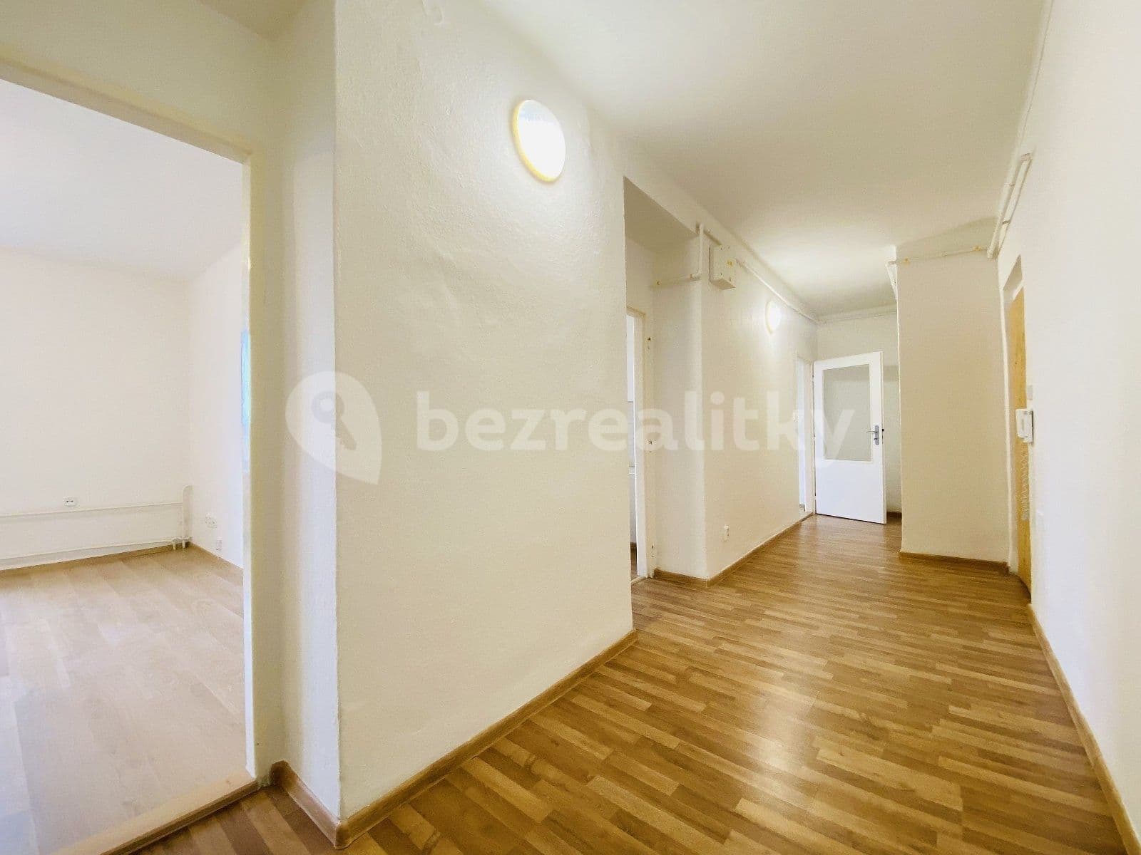 Prenájom bytu 2-izbový 54 m², Čs. exilu, Ostrava, Moravskoslezský kraj