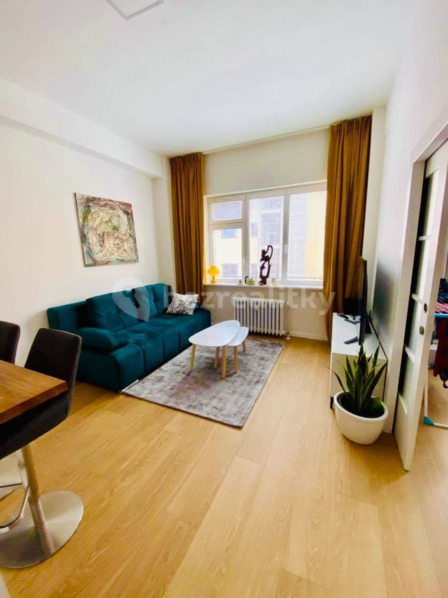 Prenájom bytu 2-izbový 42 m², Sokolovská, Praha, Praha