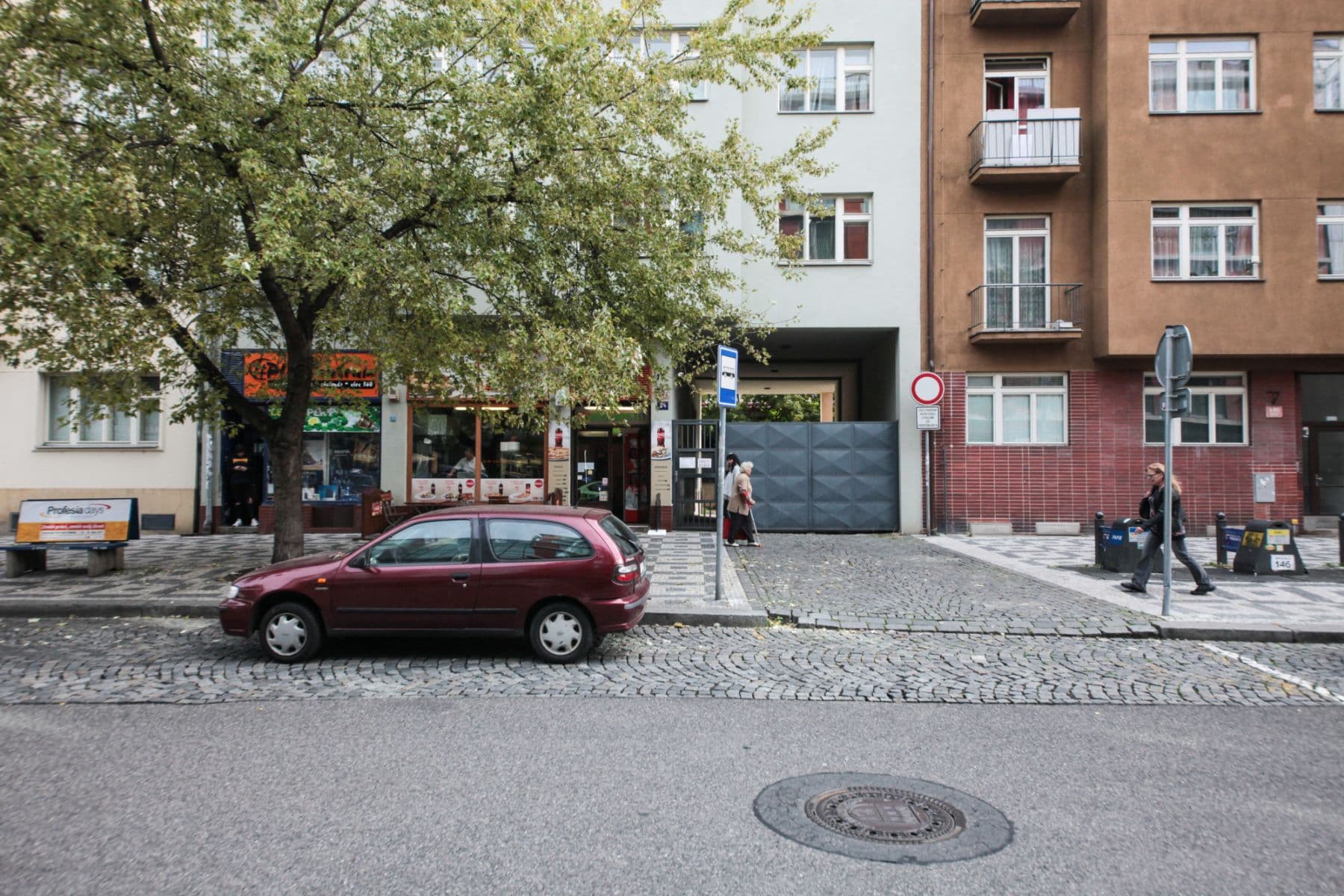 Prenájom bytu  90 m², Stroupežnického, Praha, Praha