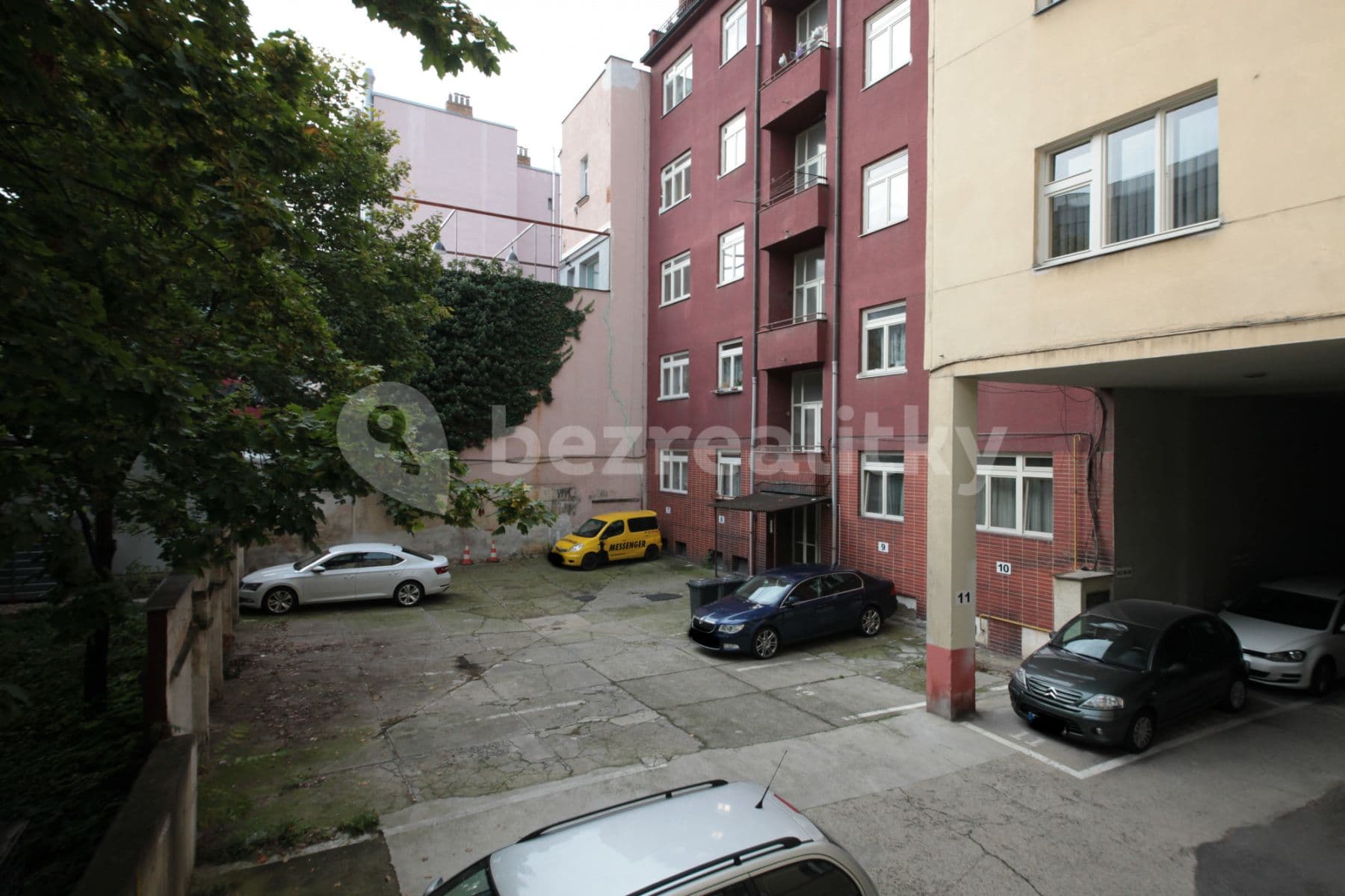 Prenájom bytu 4-izbový 90 m², Stroupežnického, Praha, Praha