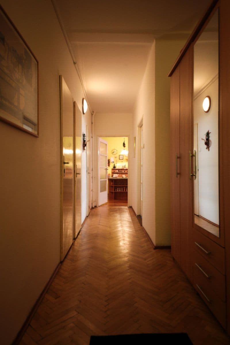 Prenájom bytu  90 m², Stroupežnického, Praha, Praha