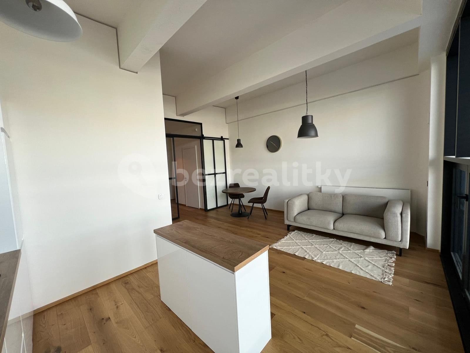 Prenájom bytu 1-izbový 46 m², Naskové, Praha, Praha
