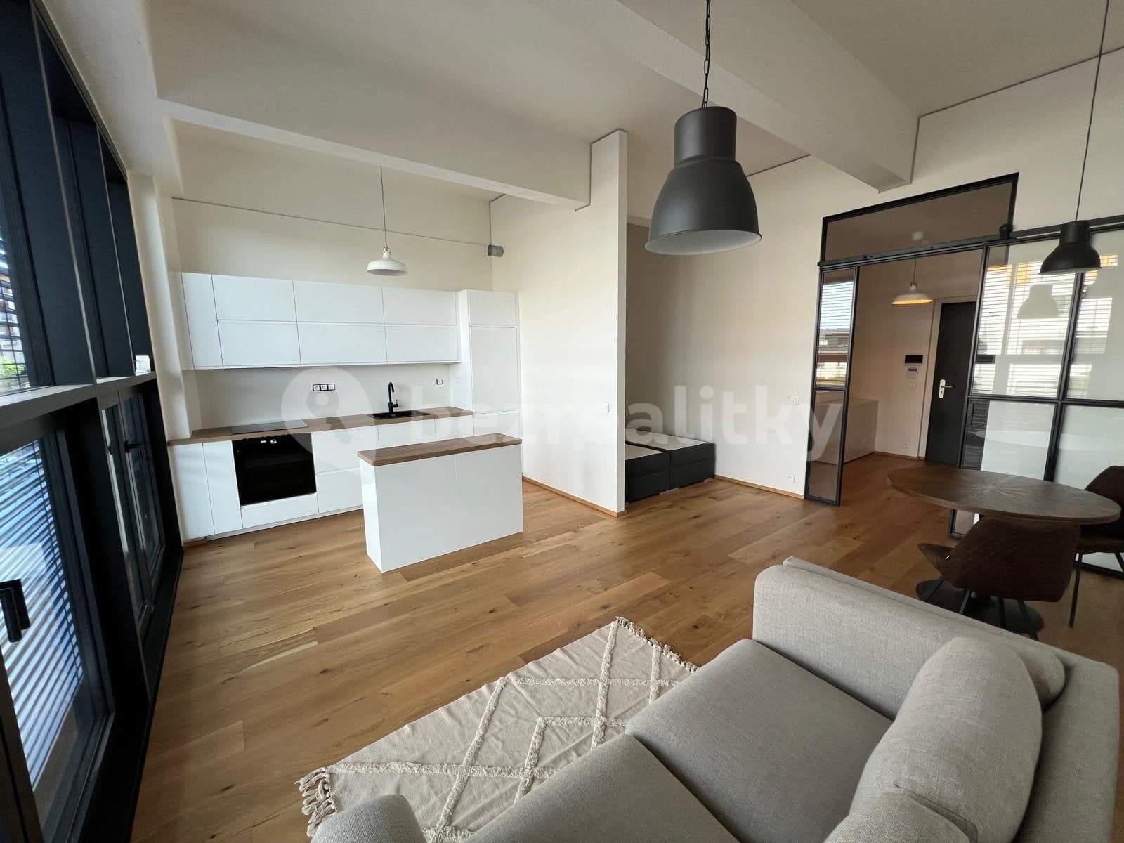Prenájom bytu 1-izbový 46 m², Naskové, Praha, Praha