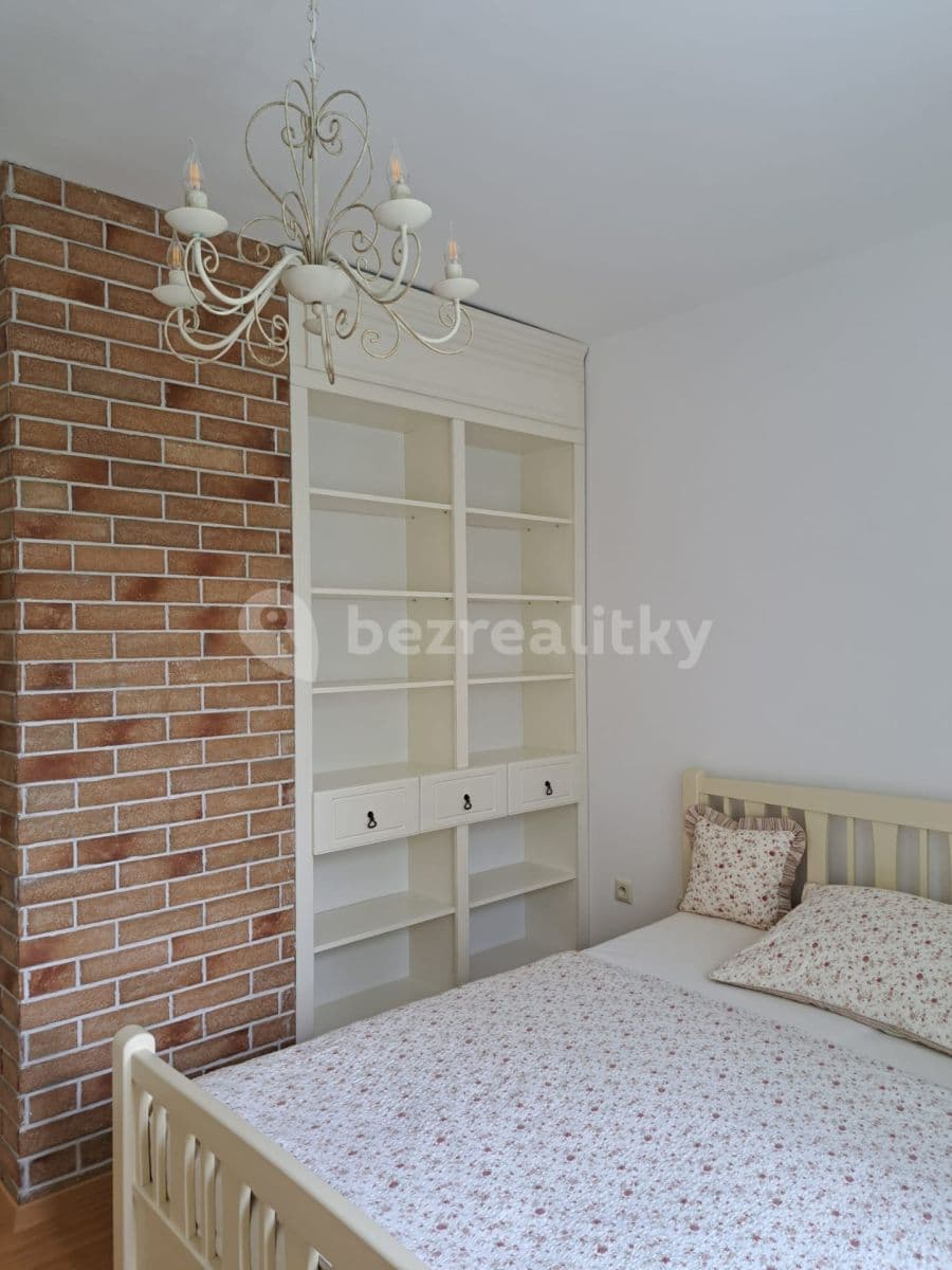 Prenájom bytu 2-izbový 62 m², Hagarova, Rača, Bratislavský kraj