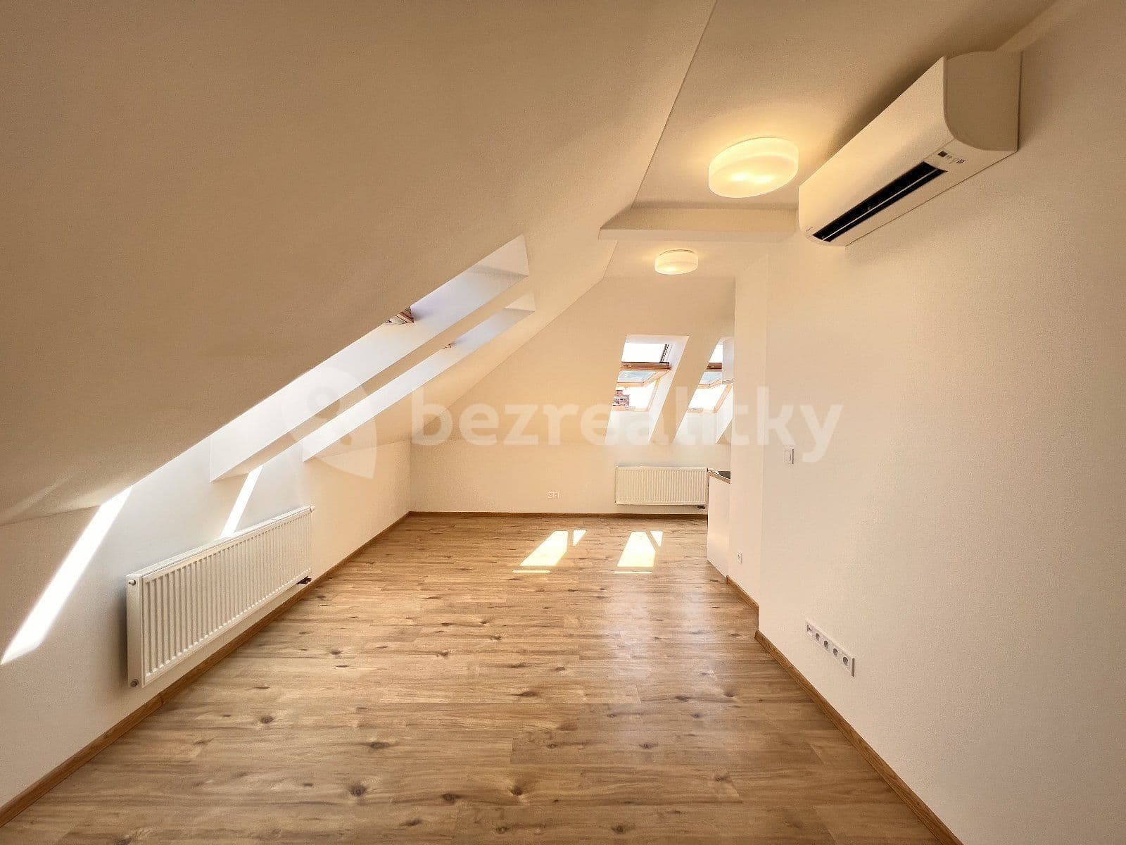 Prenájom bytu 2-izbový 44 m², Komenského, Ostrava, Moravskoslezský kraj