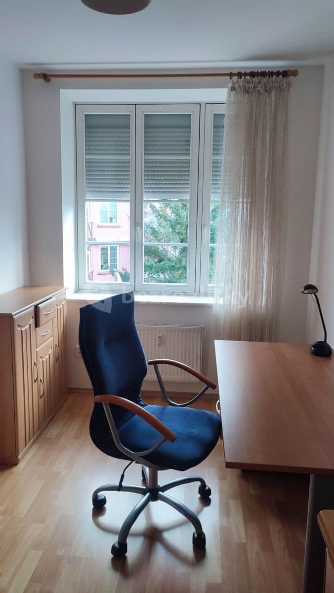 Prenájom bytu 3-izbový 100 m², Pláničkova, Praha, Praha