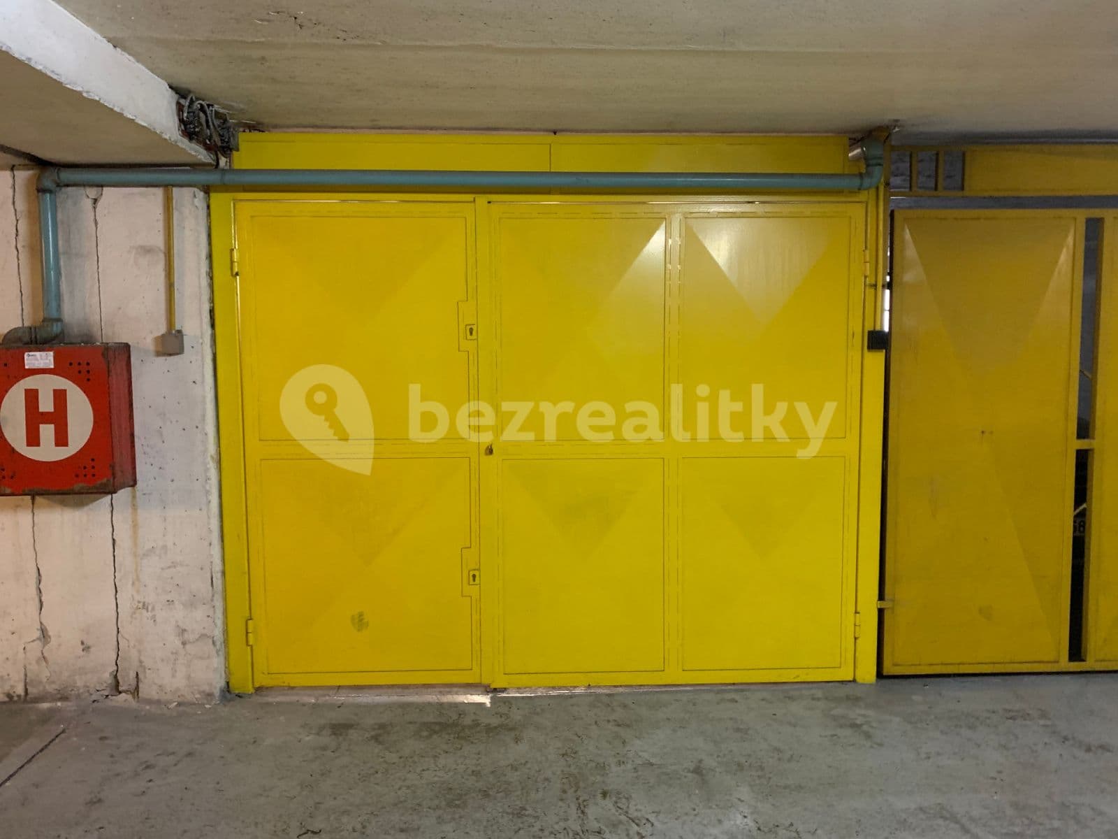 Prenájom garáže 20 m², Navigátorů, Praha, Praha