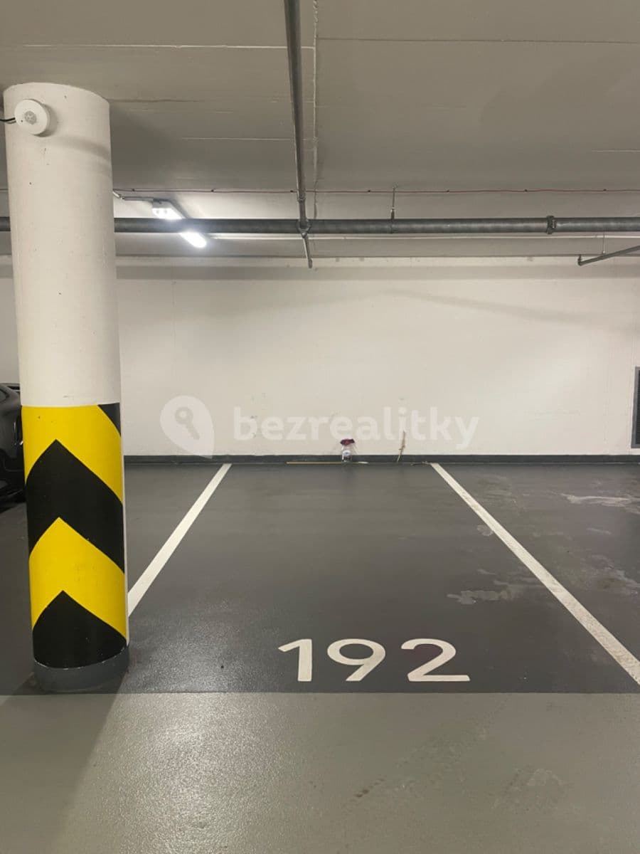 Prenájom garáže 12 m², Korunní, Praha, Praha