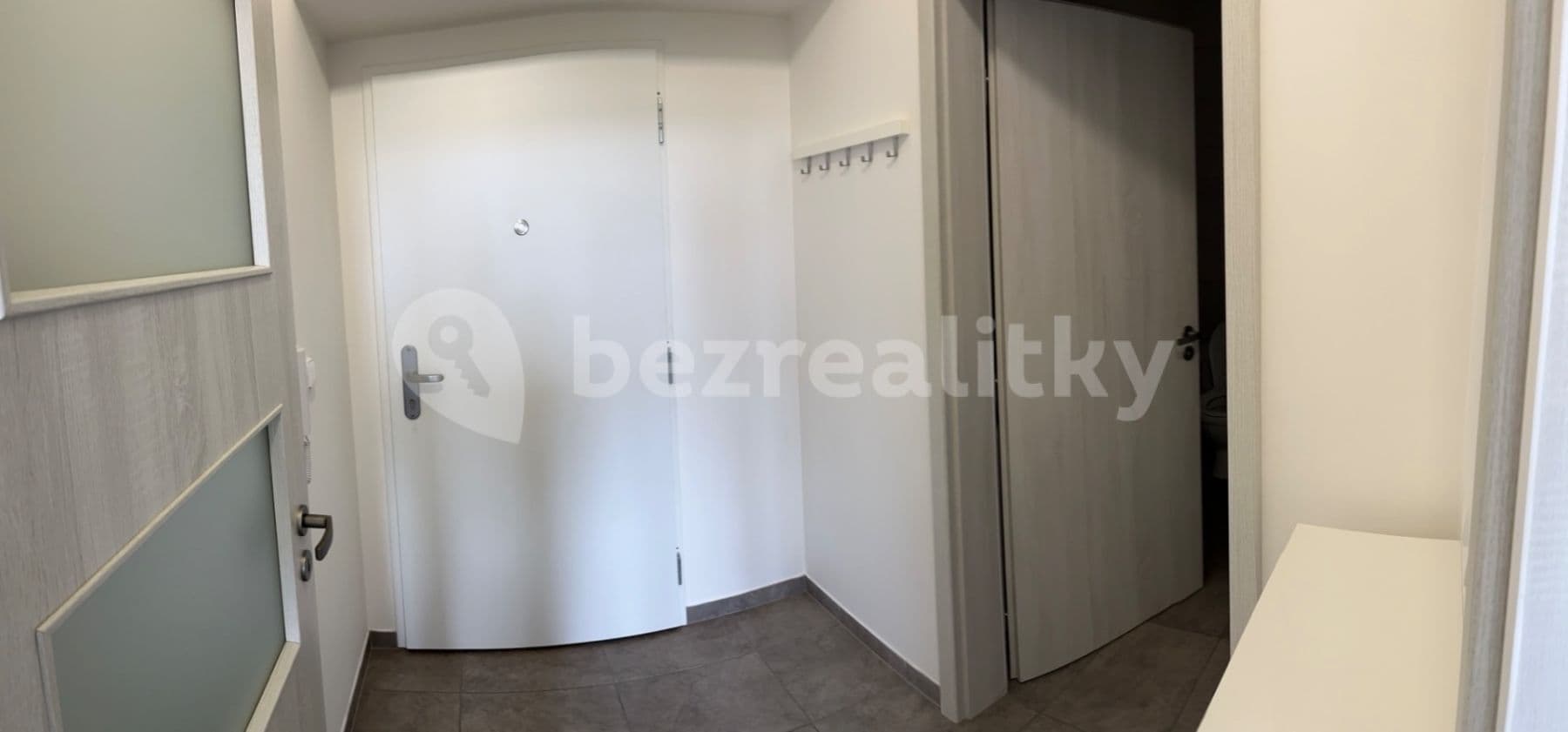 Prenájom bytu 2-izbový 31 m², náměstí Dr. Václava Holého, Praha, Praha