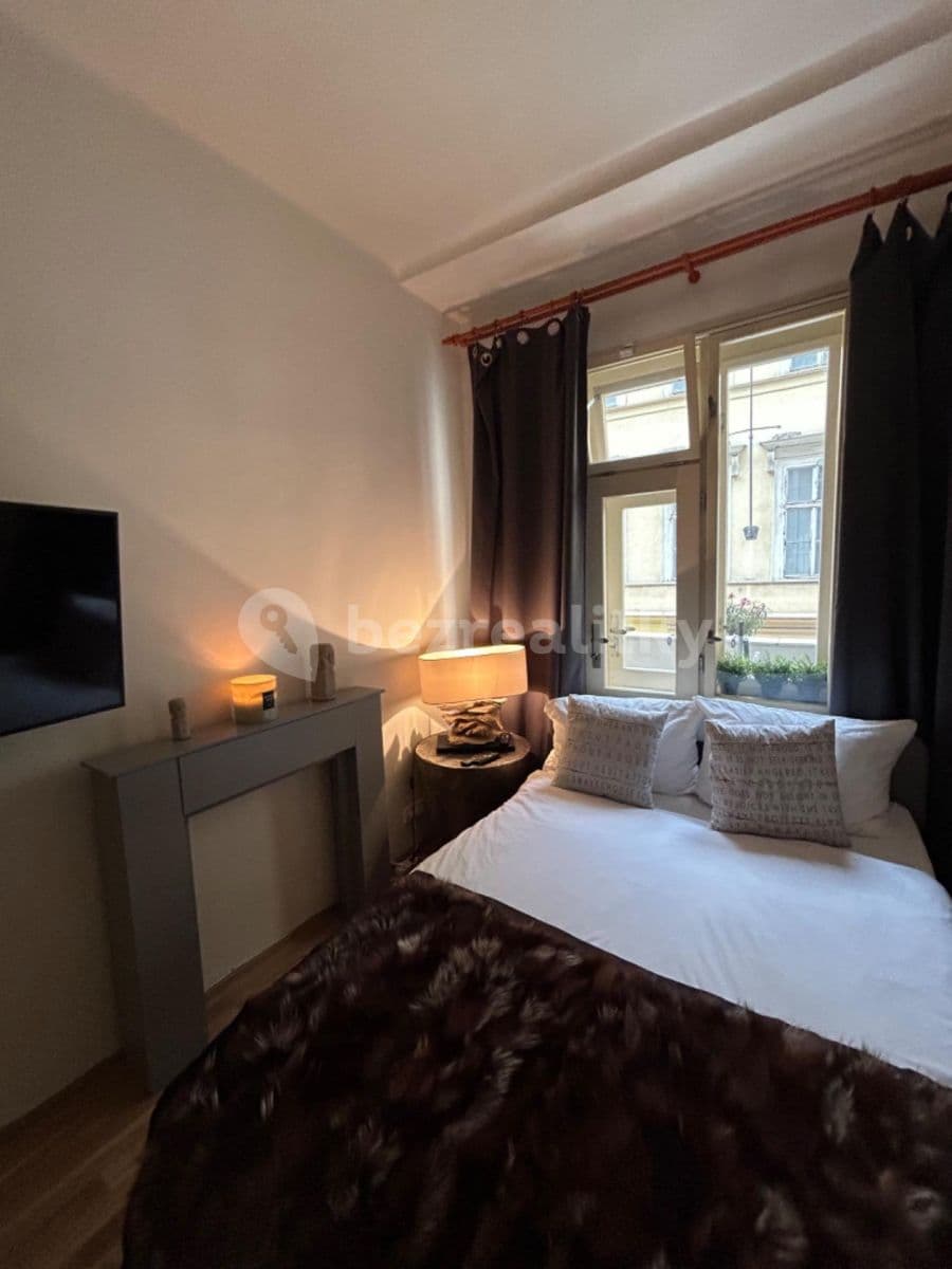 Prenájom bytu 2-izbový 56 m², Krocínova, Praha, Praha