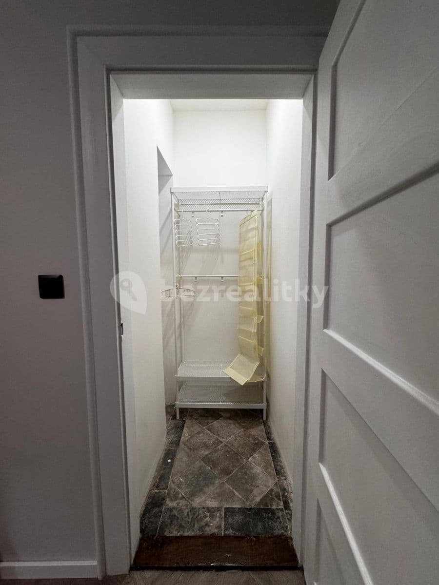 Prenájom bytu 3-izbový 15 m², Bulharská, Praha, Praha