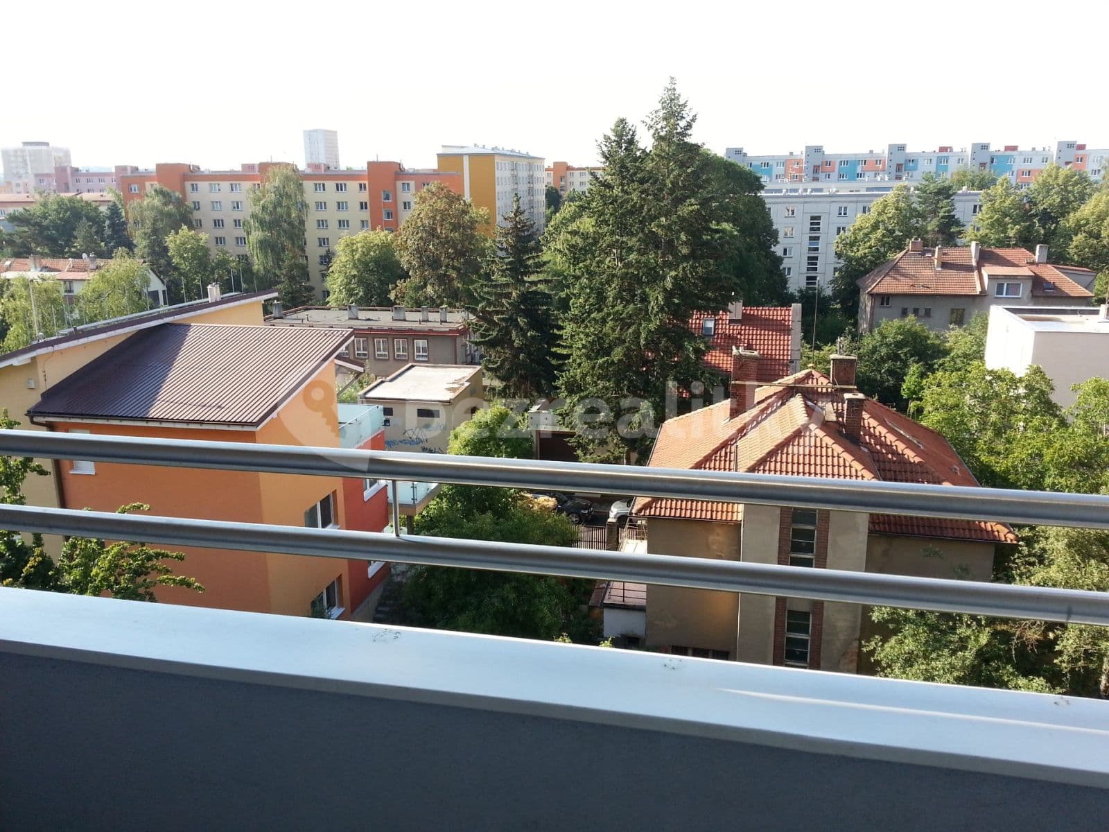 Prenájom bytu 2-izbový 60 m², Cerhenická, Praha, Praha