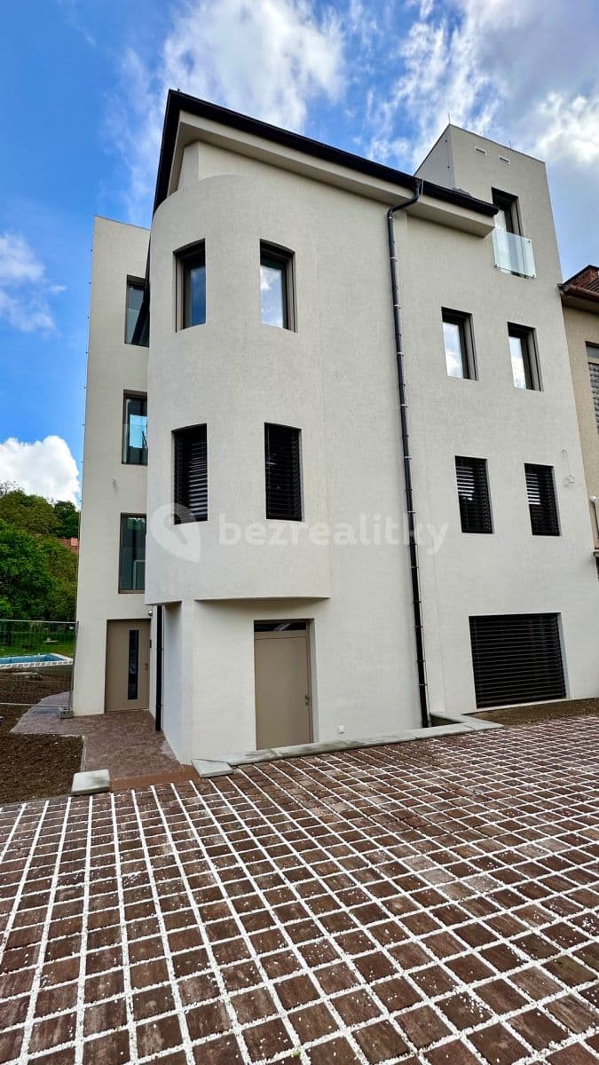 Prenájom bytu 2-izbový 67 m², Šmejkalova, Brno, Jihomoravský kraj