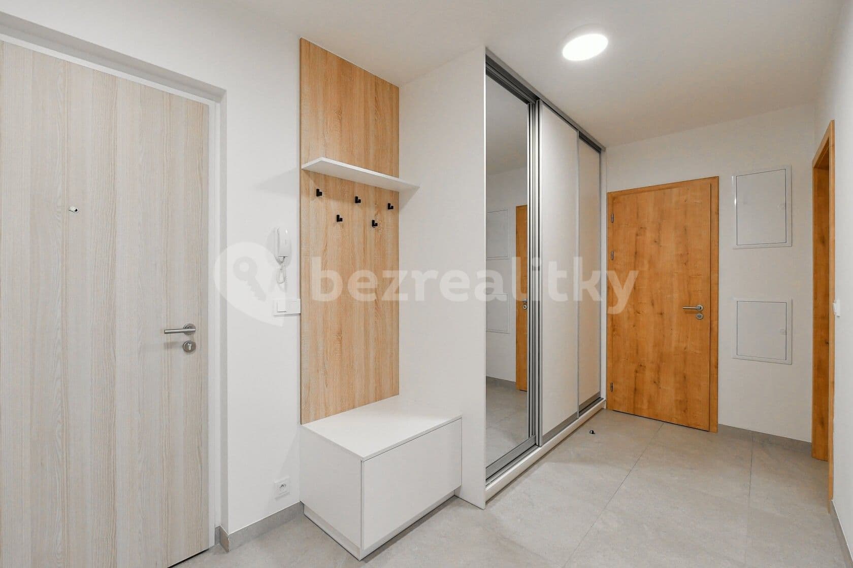 Prenájom bytu 2-izbový 77 m², Hrašeho, Praha, Praha