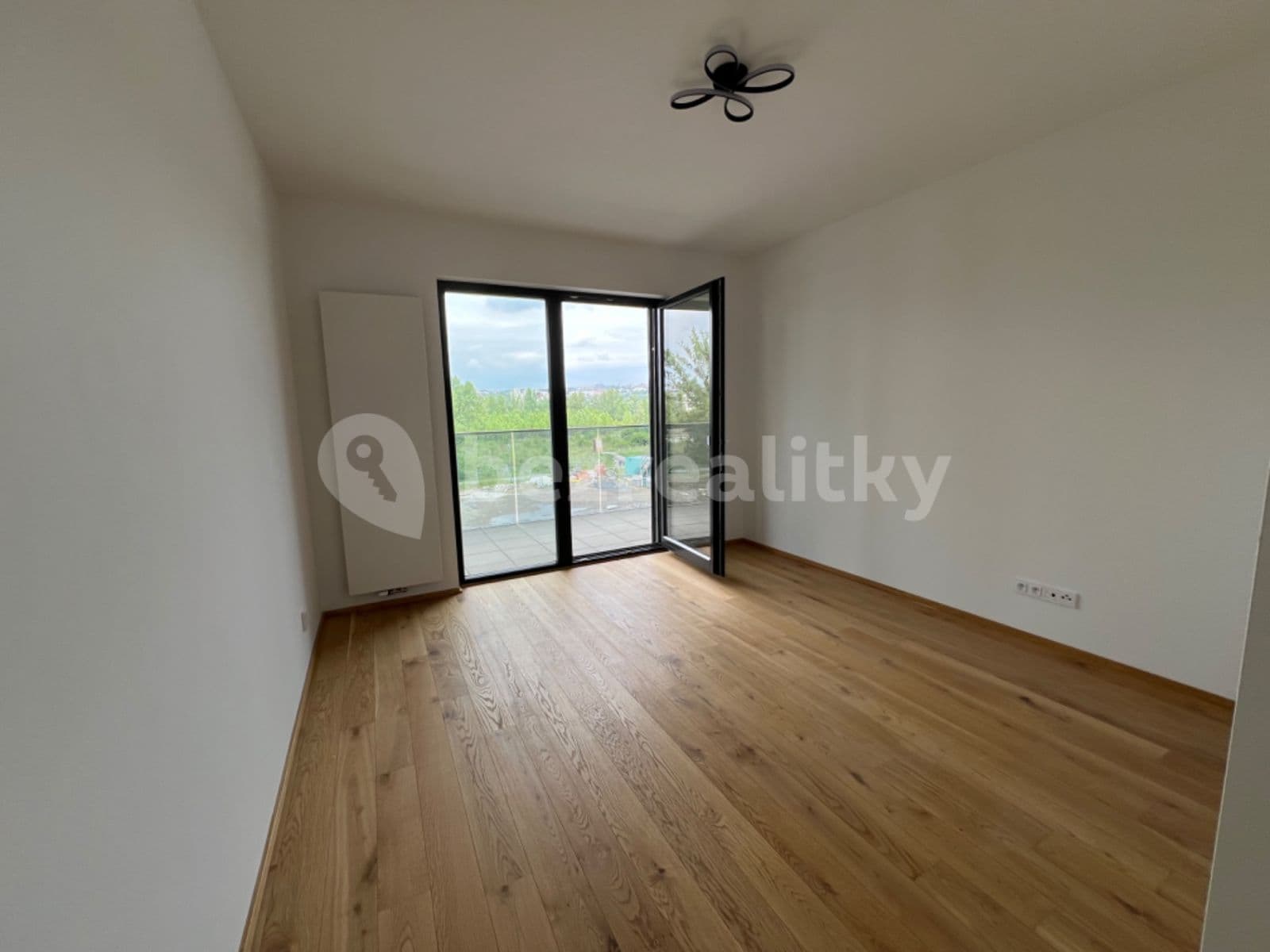 Prenájom bytu 3-izbový 90 m², Vitáčkova, Praha, Praha
