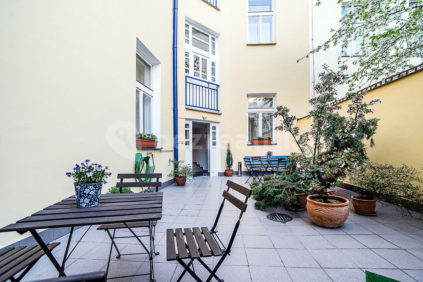 Prenájom bytu 3-izbový 72 m², Americká, Praha, Praha