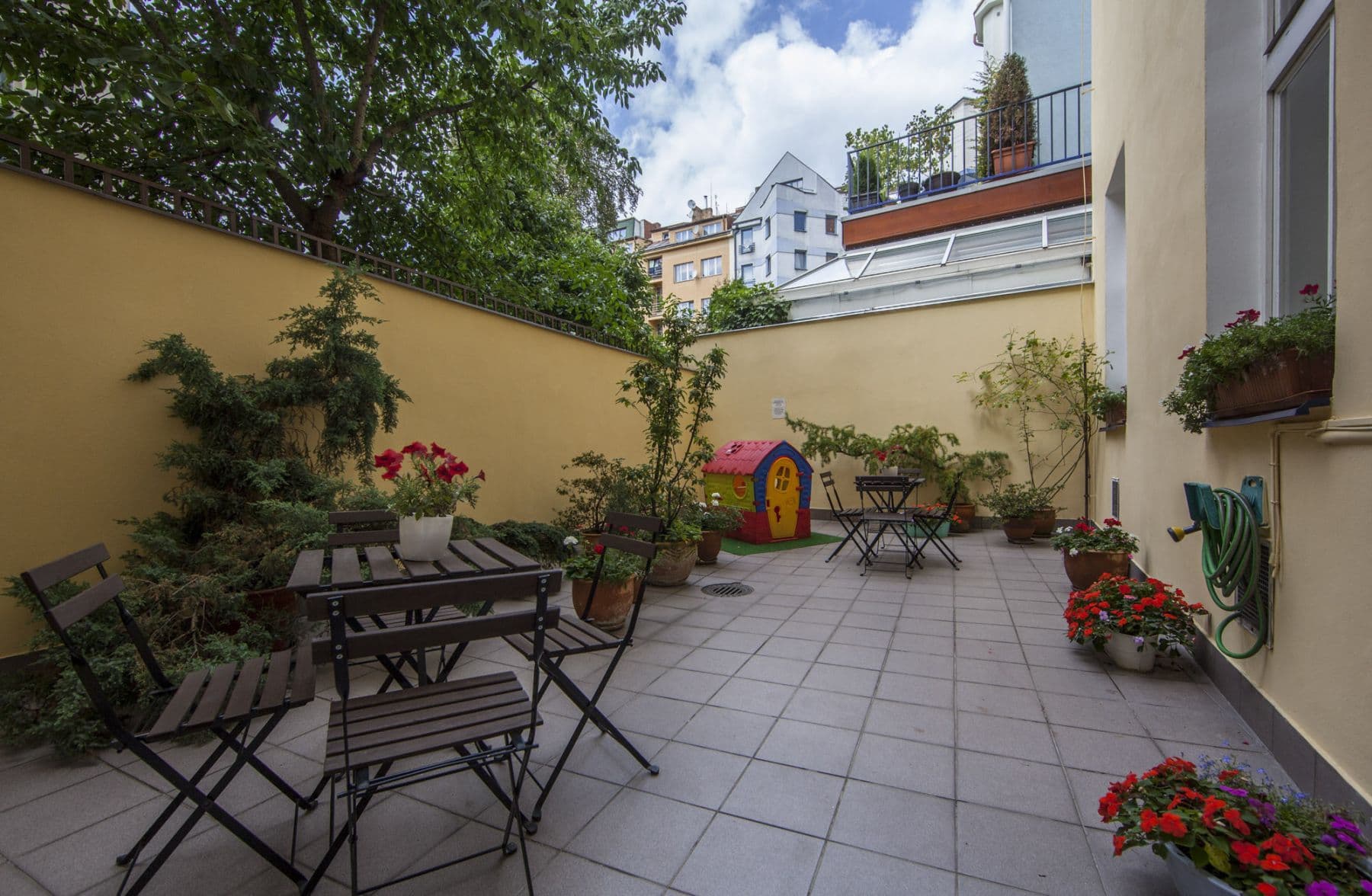 Prenájom bytu  43 m², Americká, Praha, Praha