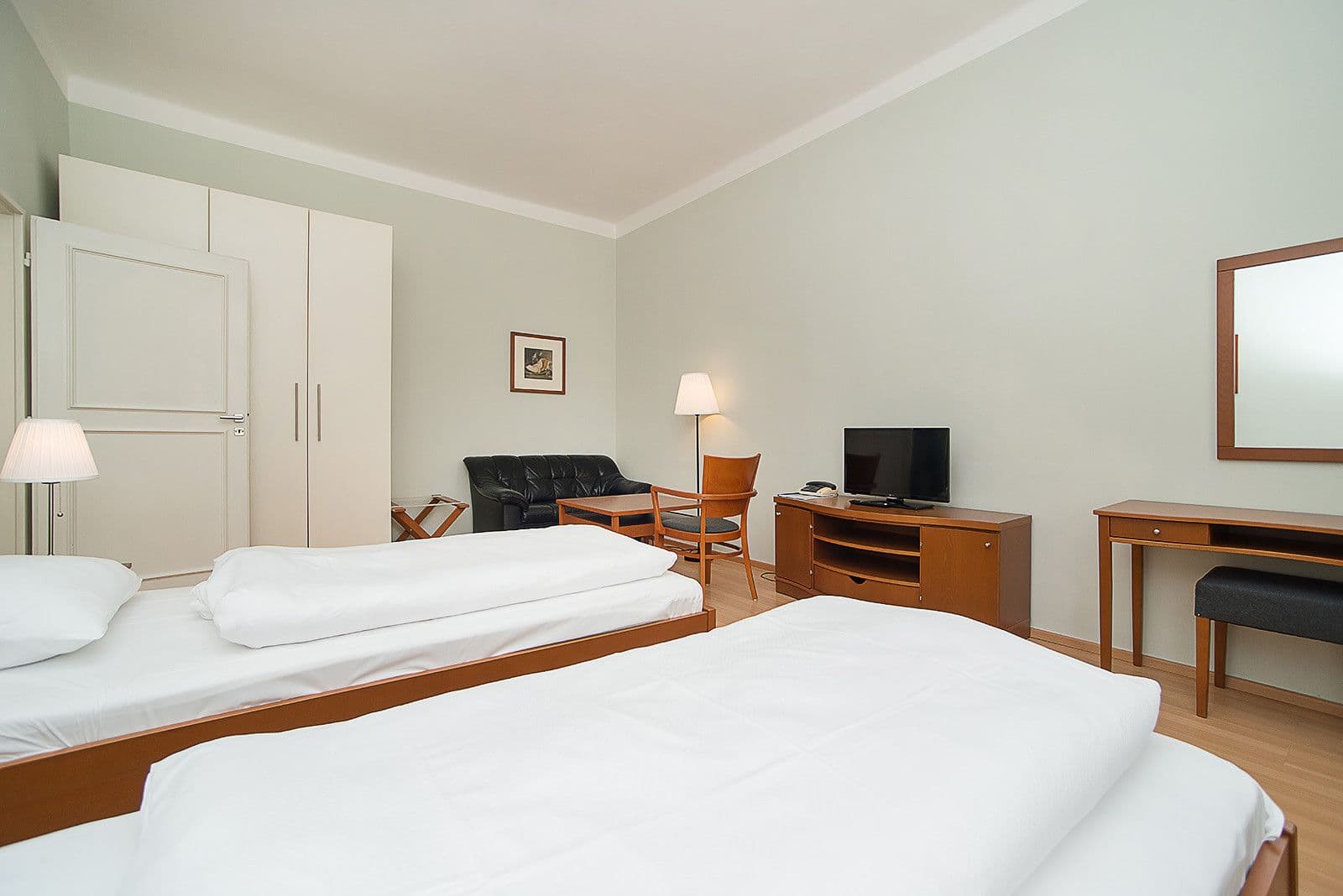 Prenájom bytu  43 m², Americká, Praha, Praha
