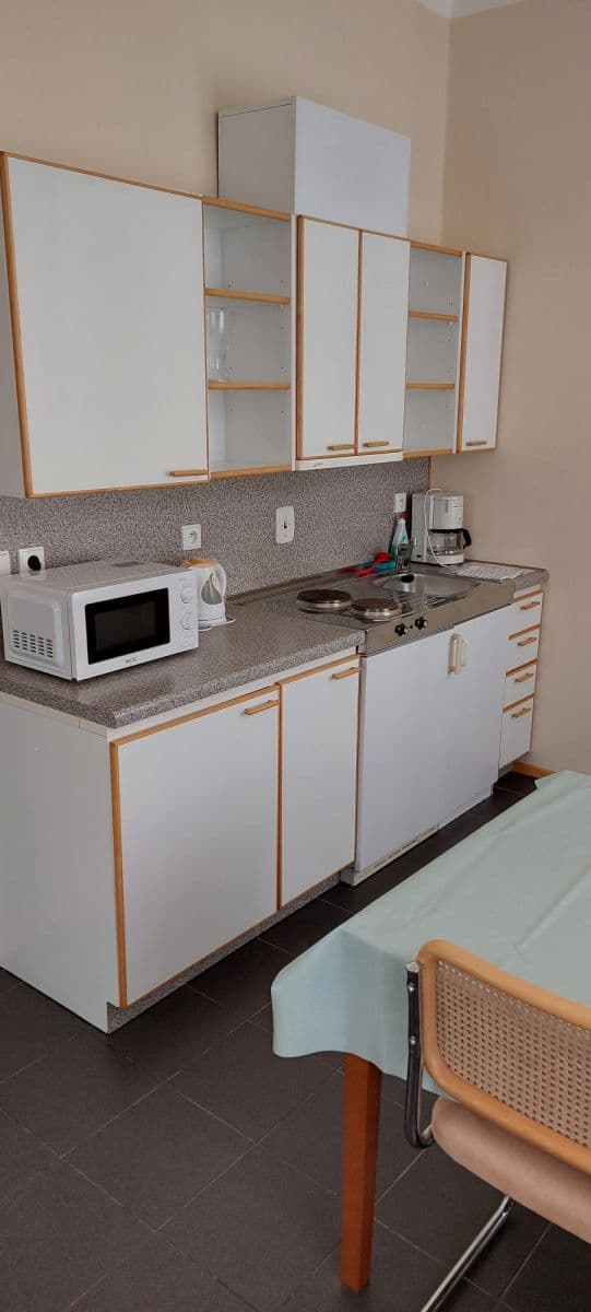 Prenájom bytu  43 m², Americká, Praha, Praha