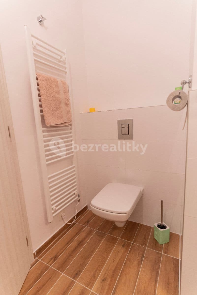 Prenájom bytu 2-izbový 55 m², Malokrasňanská, Rača, Bratislavský kraj