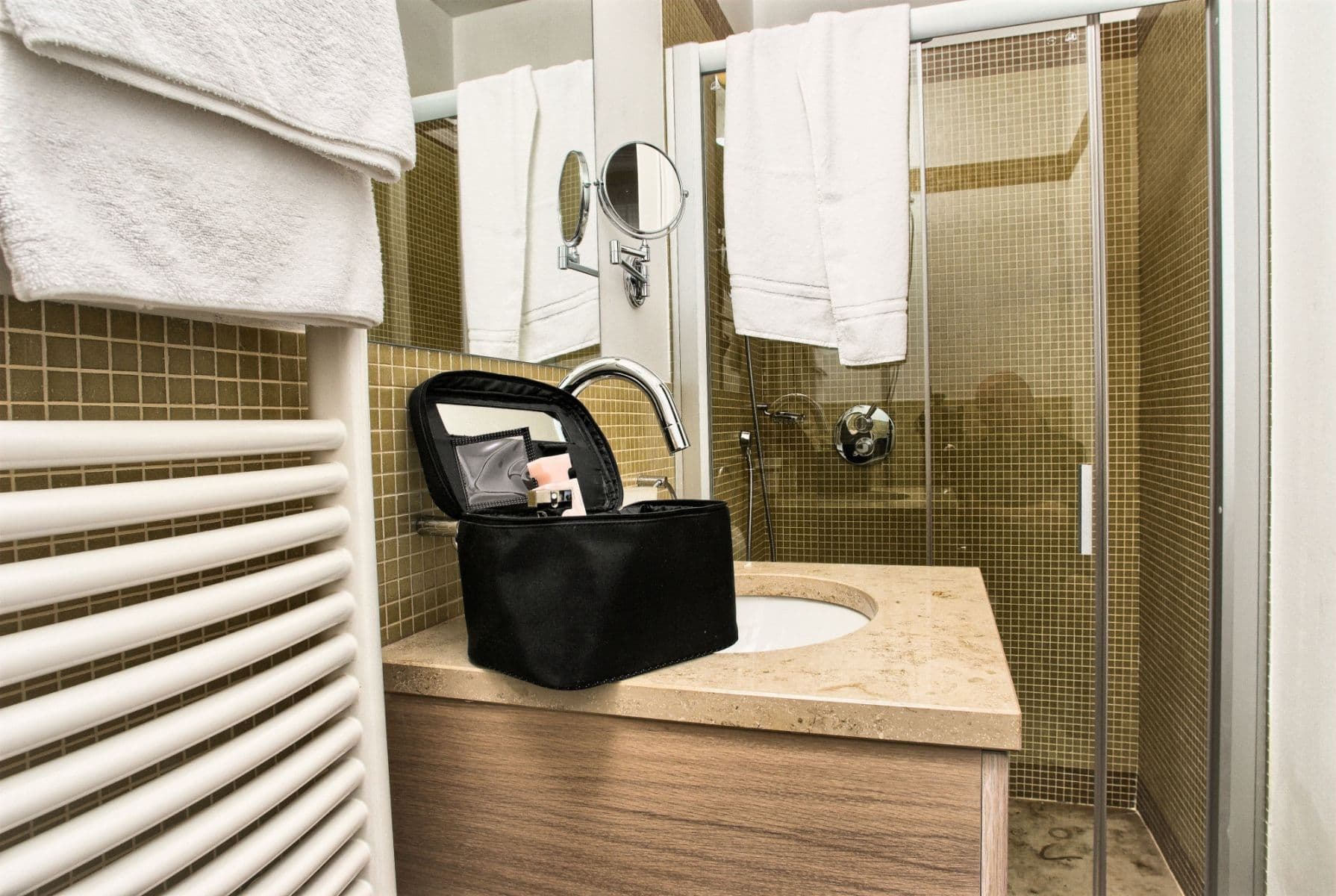 Prenájom bytu  90 m², Karoliny Světlé, Praha, Praha